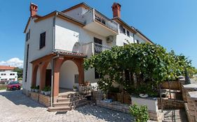 Irena'S Place A1